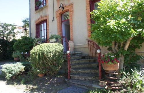 Lezoux Bed & Breakfast | Discover MAS TERRE Chambres d'Hôtes: Family-Friendly Stay
