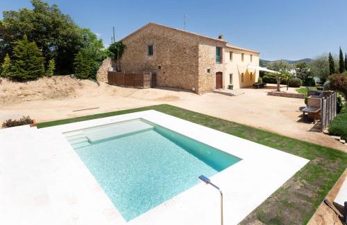 Palafolls Villa | Pet-Friendly Mas Tortós: 4-Star Retreat with Pool Access