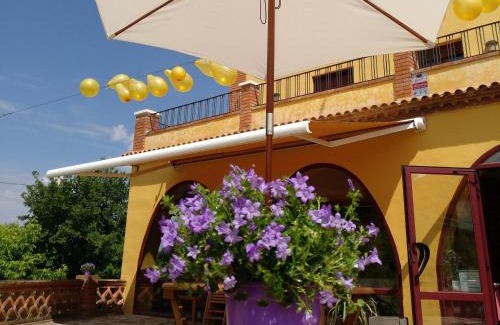 Falset Bed & Breakfast | Adults Only Retreat at Mas Trucafort with Restaurant