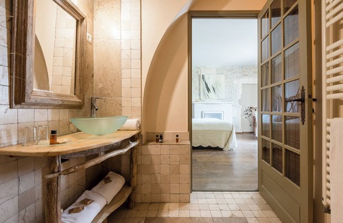 Saint-Etienne-du-Gres Hotel | Eco-Friendly Retreat at Mas Vidau Porte des Alpilles