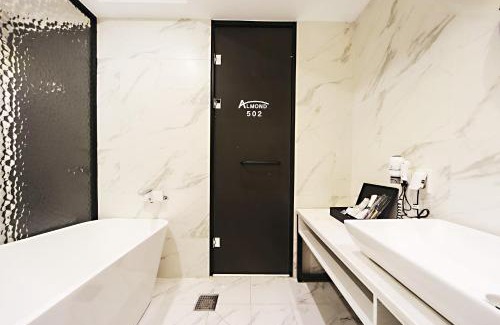 Masan Hotel | Inviting Masan Almond Hotel: Spa, Breakfast & Family-Friendly