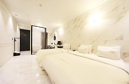 Masan Hotel | Inviting Masan Almond Hotel: Spa, Breakfast & Family-Friendly