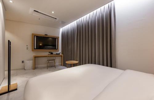 Masan Hotel | Budget-Friendly Stay at Masan Daisy Hotel with Great Reviews