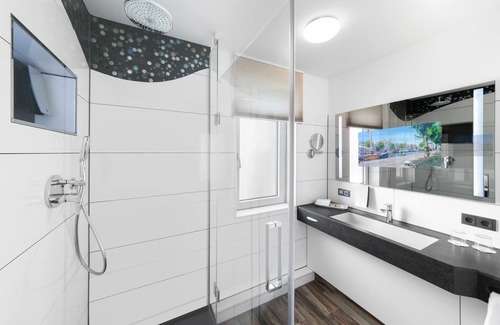 Sternhaule Hotel | Si-Suites: Elegant Stay with Spa, Breakfast & Child-Friendly Amenities