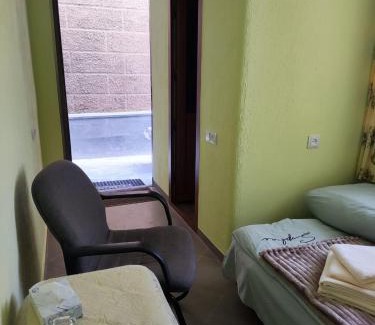 Vanadzor Apartment | Cozy Mashtots B&B with Hot Tub & Breakfast Included