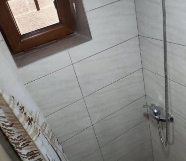 Vanadzor Apartment | Cozy Mashtots B&B with Hot Tub & Breakfast Included