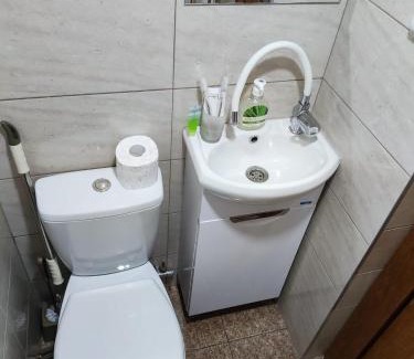 Vanadzor Apartment | Cozy Mashtots B&B with Hot Tub & Breakfast Included