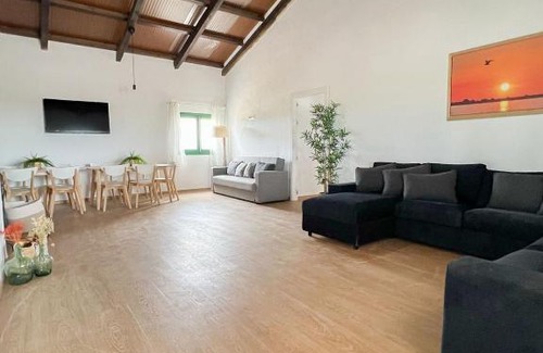 Deltebre House | Relax at MASIA BLANCA: 4-Star Stay with Family & Pets