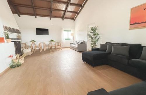 Deltebre House | Relax at MASIA BLANCA: 4-Star Stay with Family & Pets