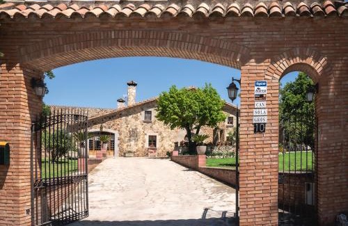 Caldes de Malavella House | Indulgent Masia Can Solà Gros: Family & Pet-Friendly Retreat