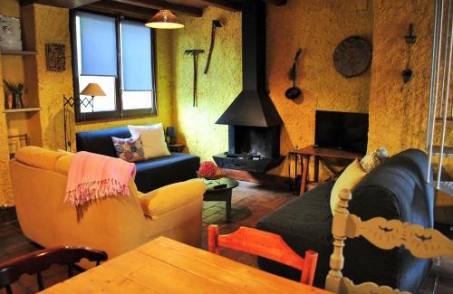 Cornudella de Montsant House | Discover Masia El Canalot - Molí Del Pont with Ocean Views