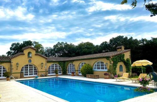 Darnius Apartment | Inviting Masia Mimosa Montaña: Pet Friendly with Pool