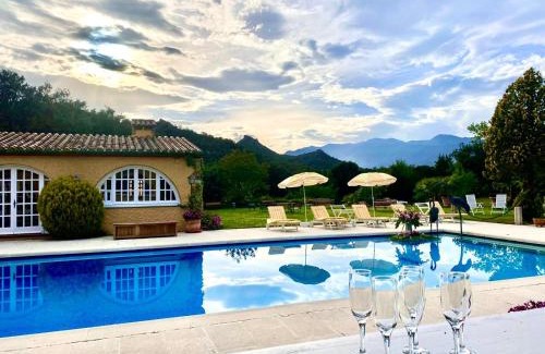 Darnius Apartment | Discover Masia Mimosa Pool House: Pet-Friendly Oasis