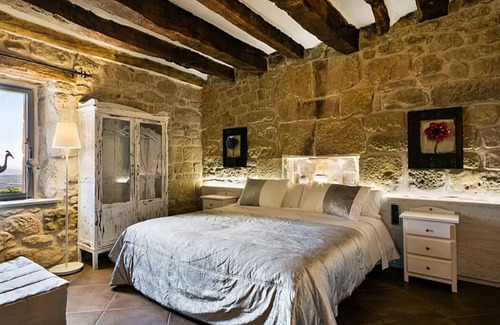 Tora Cottage | Family-Friendly Getaway at Masia Puig de Vallferosa