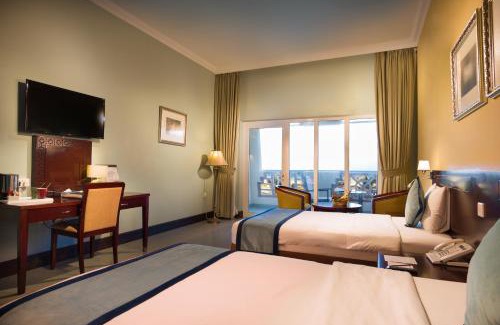 Masirah Resort | Discover Masira Island Resort: Poolside Oceanfront Retreat