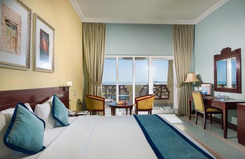 Masirah Resort | Discover Masira Island Resort: Poolside Oceanfront Retreat