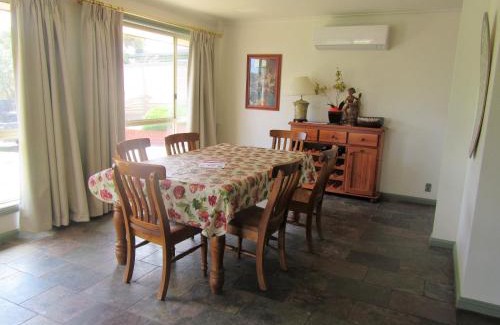Maslin Beach House | Cozy Maslin Beach House with Oceanfront Views & Hot Tub