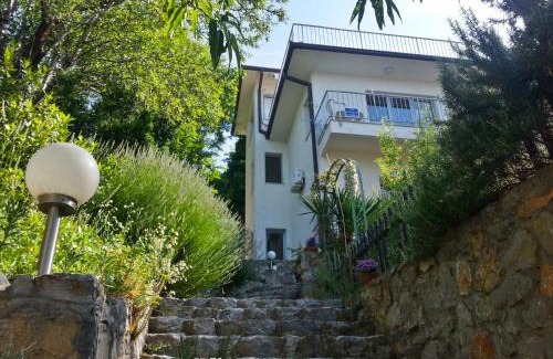 Varosh Apartment | Budget-Friendly Maslov Apartments: Guest Rated 9.8/10