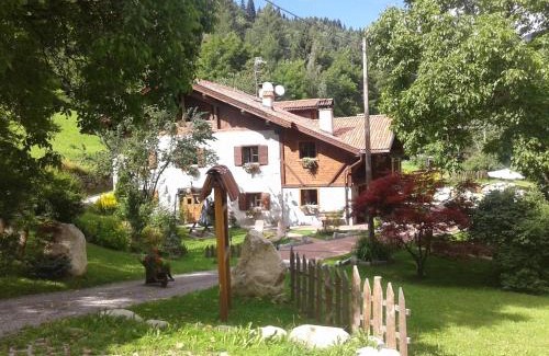 Sant'Antonio di Mavignola Bed & Breakfast | Pet-Friendly Maso Pin with Ocean Views and Spa Access