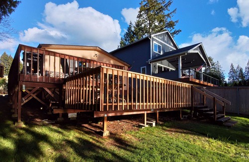 Grapeview House | Mason Lake waterfront home with private dock