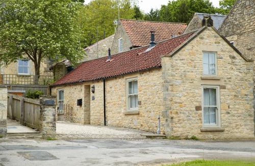 Ampleforth House | Pet-Friendly Escape at Mason's Cottage for Your Getaway