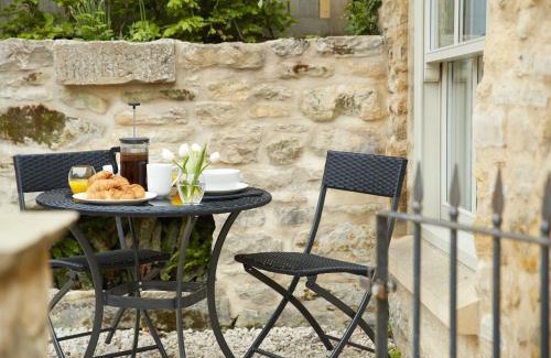 Ampleforth House | Pet-Friendly Escape at Mason's Cottage for Your Getaway