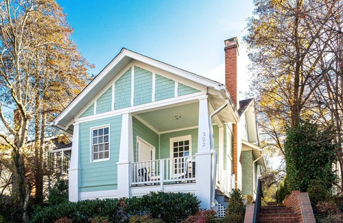 Taylor Run House | Unforgettable Masonic View House: Steps to Old Town & Metro