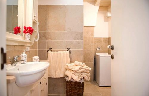 Macchia di Monte House | Discover Masseria Bianca di Puglia: 4-Star Retreat Awaits