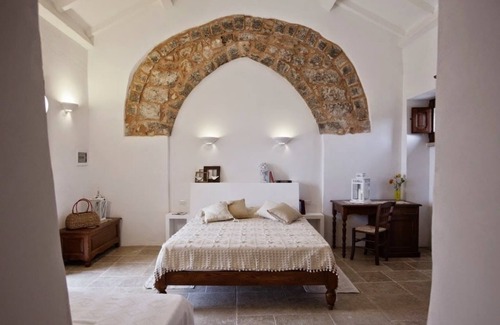 Posto Rosso House | Discover Masseria Cisternella: Guest Rated 9.8 with Pool