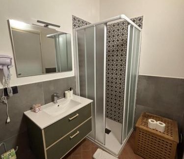 Bagnaria House | Cozy La Casa del Fattore: Pet-Friendly with Hot Tub
