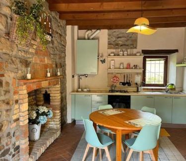 Bagnaria House | Cozy La Casa del Fattore: Pet-Friendly with Hot Tub