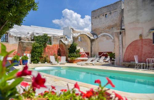 Spongano House | Experience Masseria La Macchiola & Corti del Mito's Poolside Bliss