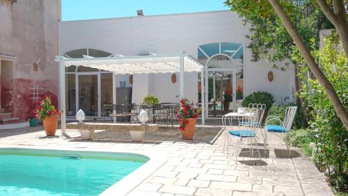 Spongano House | Experience Masseria La Macchiola & Corti del Mito's Poolside Bliss