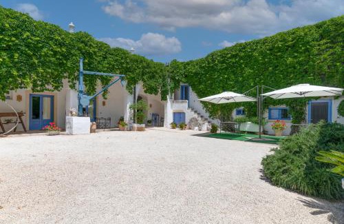 Spongano House | Experience Masseria La Macchiola & Corti del Mito's Poolside Bliss