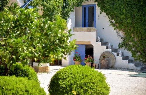 Spongano House | Experience Masseria La Macchiola & Corti del Mito's Poolside Bliss