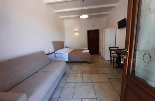Ostuni House | Top-Rated Masseria Lama di Galizia: Family-Friendly Retreat