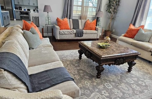 Memphis House | Massive 13-BR Estate with Private Pool, Sauna, Hot Tub, Casita, Abundant Parking