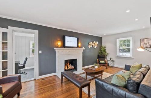 Potomac West House | Historic 5BR CozySuites House - Family & Pet Friendly Stay