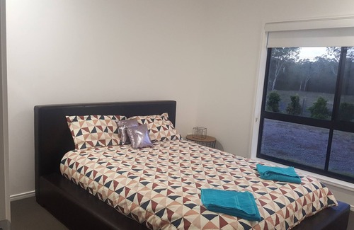Walligan House | Massive Family Home on acreage, Sleeps 15 !!!