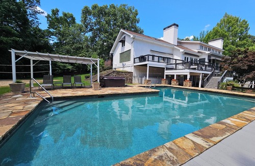 Gainesville House | Ideal Family Retreat with Pool and Ocean Views - Book Now!