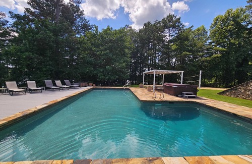 Gainesville House | Ideal Family Retreat with Pool and Ocean Views - Book Now!