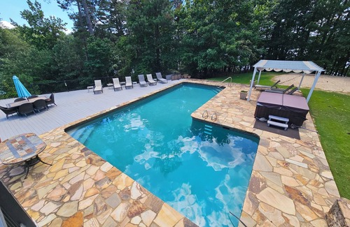 Gainesville House | Ideal Family Retreat with Pool and Ocean Views - Book Now!
