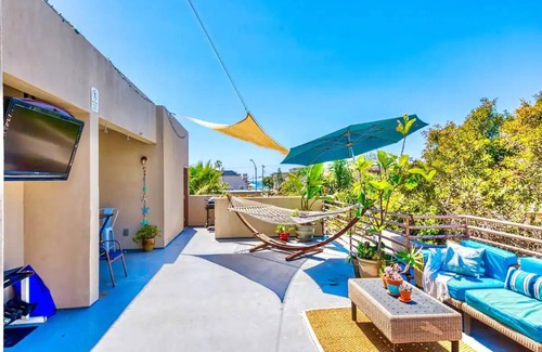 South Mission Beach House | Spacious Oceanview Penthouse with Rooftop Decks