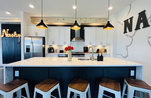 Hurwood Heights House | Modern Home with Massive Roofdeck - 10/10 Guest Rated
