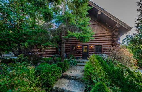 Lion's Head House | Massive Rustic Waterfront Log Cabin