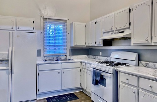 Selma House | Spacious Three Bedroom Home in Selma with Ocean View