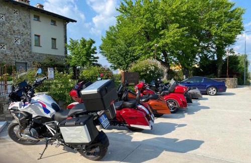 San Benedetto di Lugana Bed & Breakfast | Top-Rated Massoni Bed and Breakfast with Family Amenities