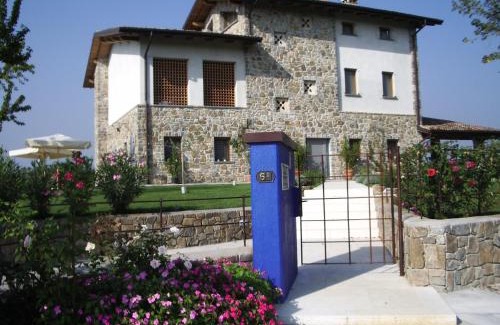 San Benedetto di Lugana Bed & Breakfast | Top-Rated Massoni Bed and Breakfast with Family Amenities