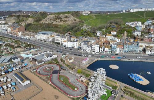 Old Town Hastings Apartment | Inviting Sea View Suite with Oceanfront & Pet-Friendly Perks