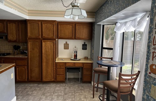 Paradise House | Ideal Vegas Retreat: Pool Access & 7 Minutes to the Strip